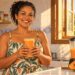 Vitamina de mamão com laranja batida com bagaço ajuda a amolecer as fezes e estimular o intestino.