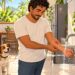 Lavar a mordida de cachorro com água corrente e sabão é o primeiro passo, mas não basta.